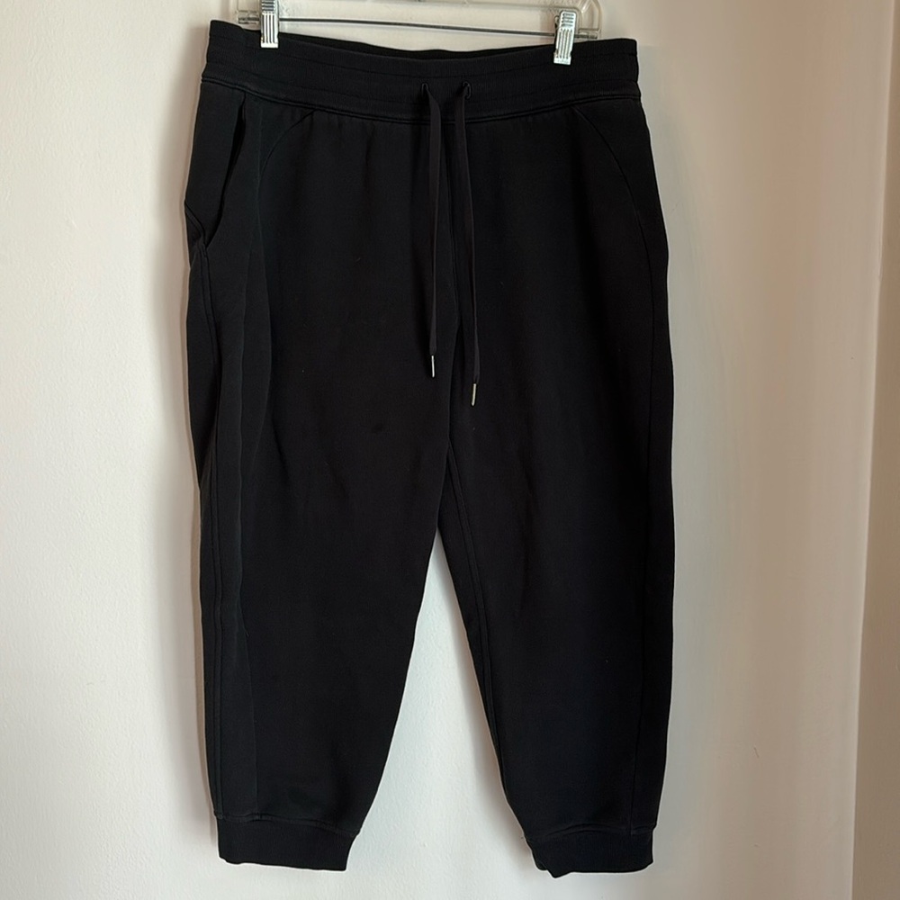 Lululemon Women black high rise cropped scuba jogger sweat pant size 12